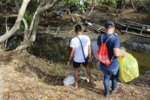 Physiology of Aquatic Organisms course Clean Up Drive Activity