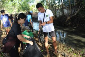 Physiology of Aquatic Organisms course Clean Up Drive Activity