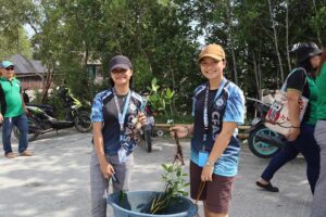 Mangrove Mission: CFAS leads Coastal Clean-up in Celebration of 61st Fish Conservation Week